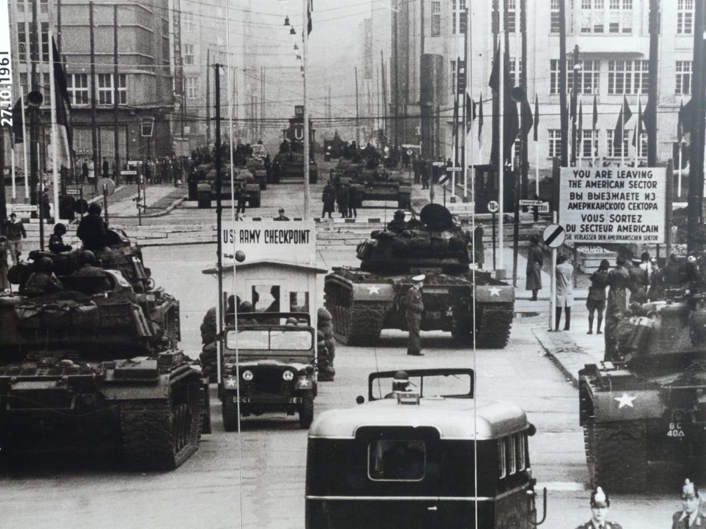 Checkpoint Charlie am 27. Oktober 1961